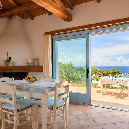 Pequena Mariucella Castelsardo